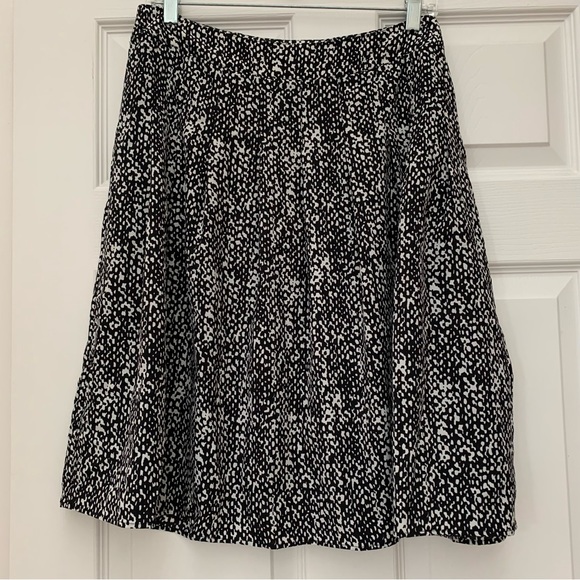 Talbots Pleated Skirt 12 Petite Black and White Pattern - Picture 2 of 10